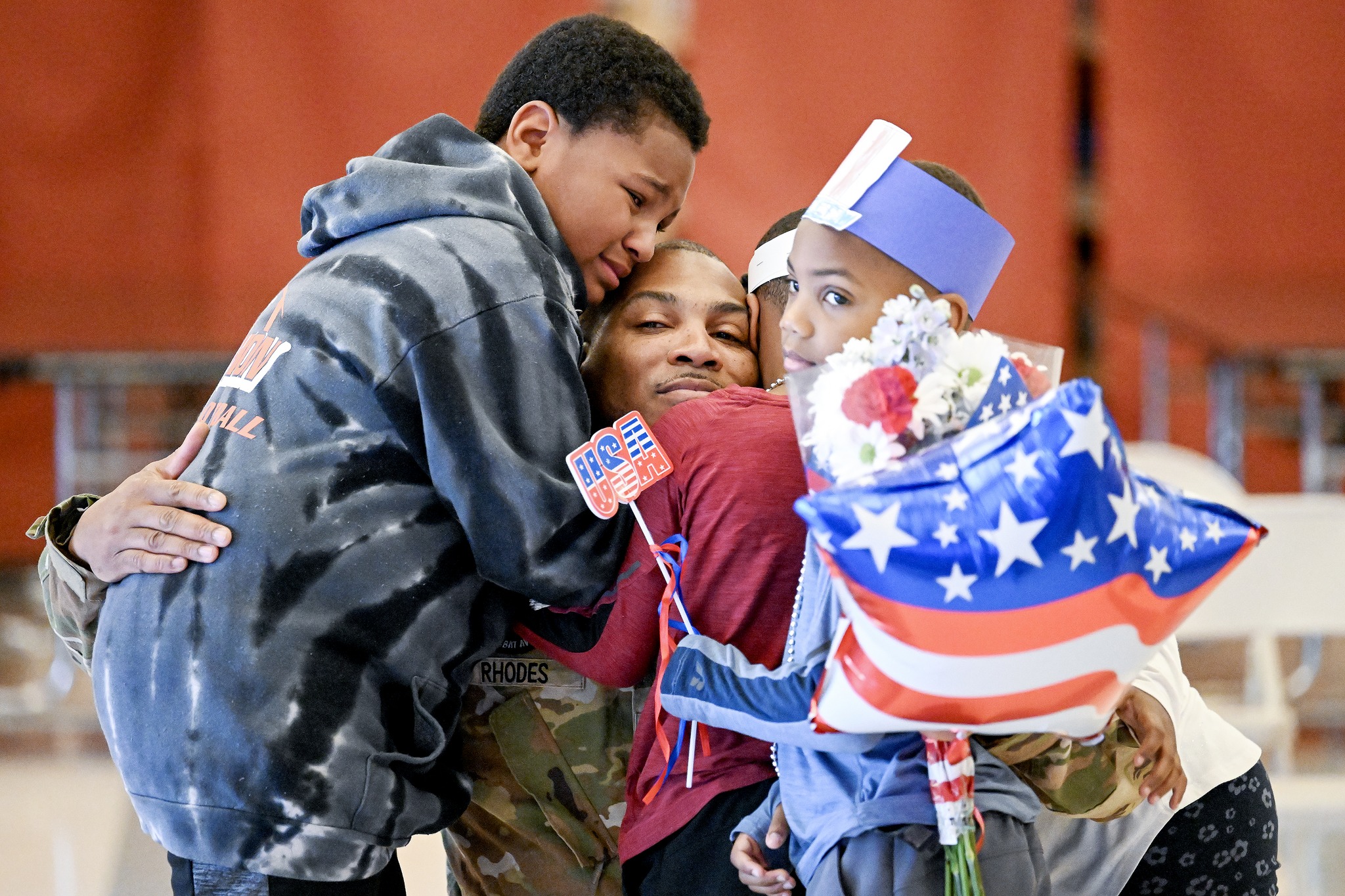 Military father home from deployment surprises Mohonasen students